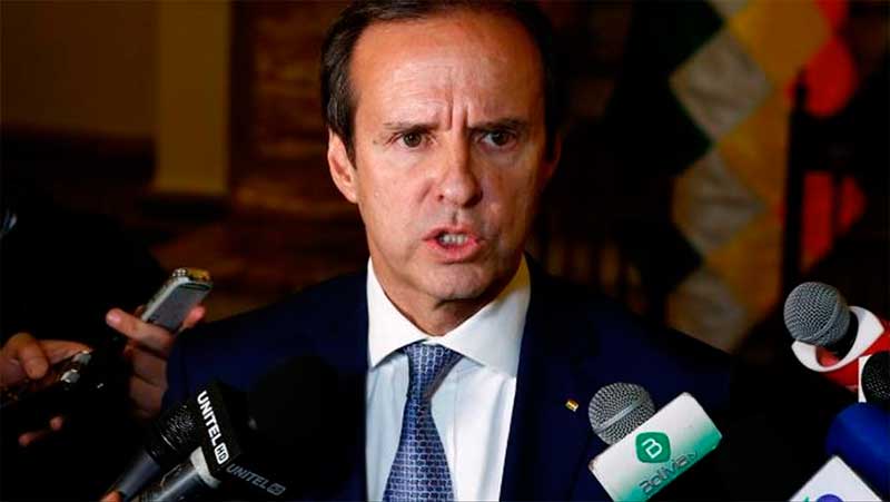 Quiroga afirma que gobernar no es viajar para pasarla bomba con el rey ni visitar a Trump