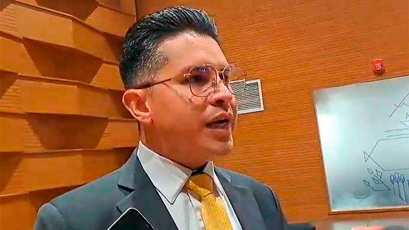  Diputado Rojas advierte que bajar sueldos provocará una fuga de talentos