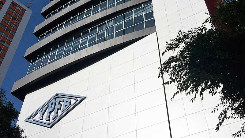 Gobierno interviene YPFB tras colapso en la provisión de carburantes