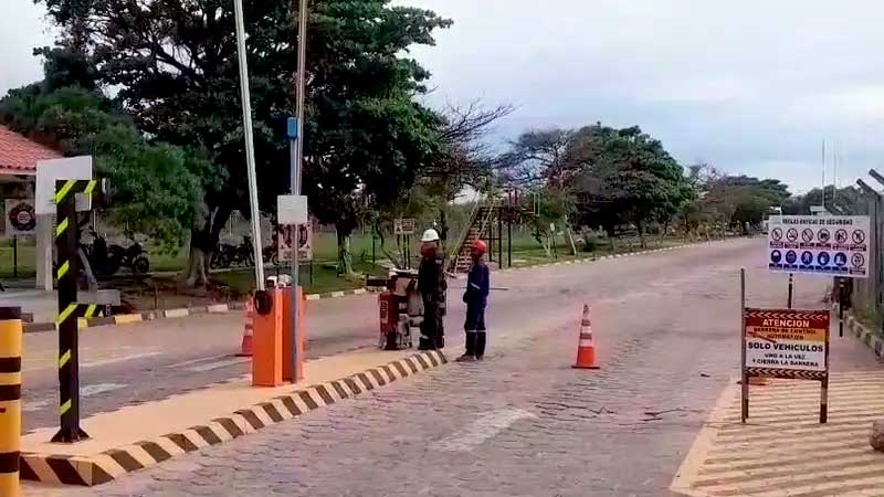 Allanan refinería de YPFB en Santa Cruz por presuntos casos de corrupción