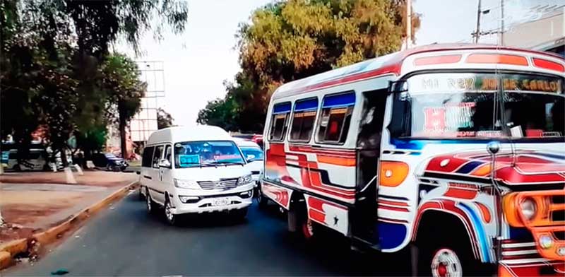 Choferes exigen cabezas y dinero por el combustible que arruinó sus herramientas