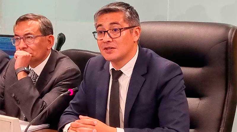 PGE: Espinoza promete reducción histórica del déficit con recorte en gastos