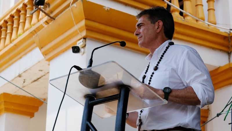 Paz promulga decretos que buscan reactivar la economía