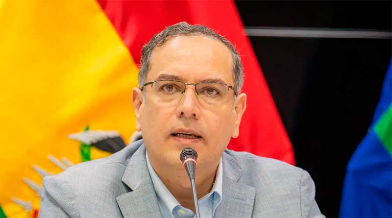 Salida de Akly por vía regular pone en ridículo control migratorio del Gobierno