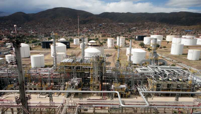 El Estado se autoriza a sí mismo importar petróleo para sus refinerías