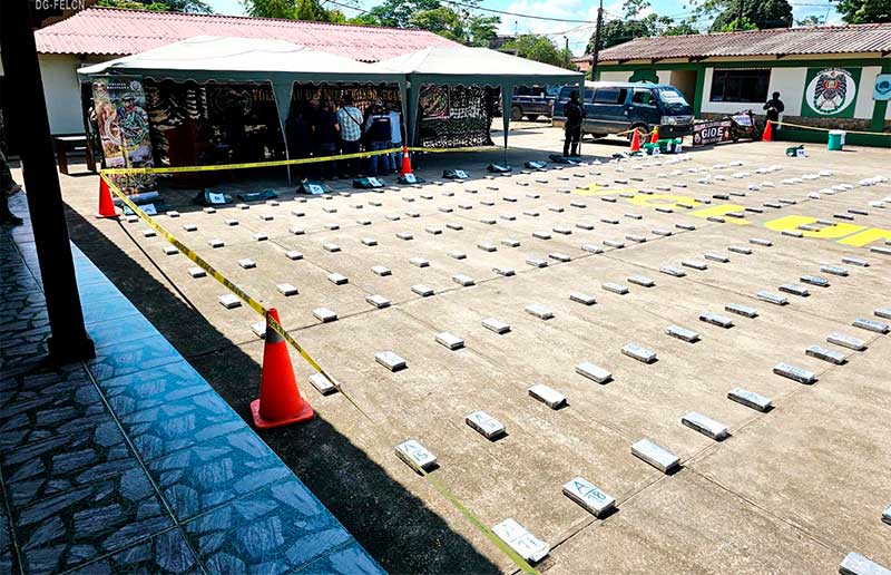 Gobierno destruye dos mega laboratorios de cocaína en Villa Tunari