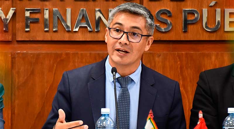 Economía admite que el dólar referencial a 9.44 es la nueva realidad para el país