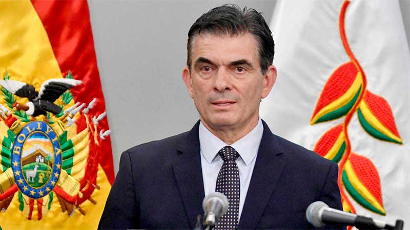 Paz presiona al Parlamento por unificación del dólar y crédito del FMI