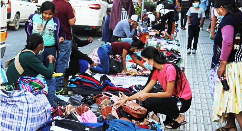 Informalidad: Ocho de cada diez bolivianos viven al día y sin beneficios