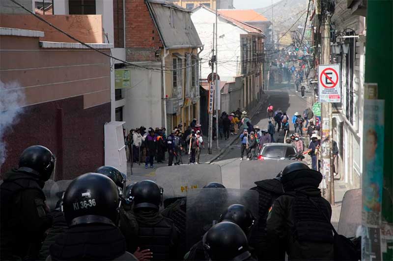 Oficial: El Gobierno rechaza dictar estado de sitio pese a la violencia en las calles