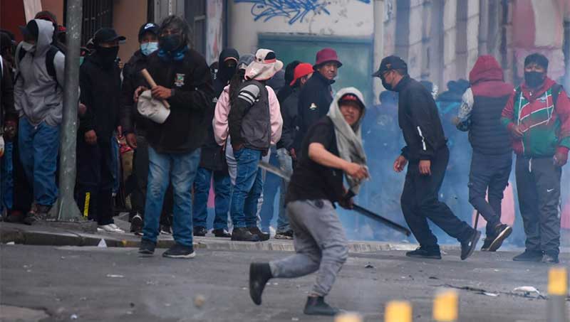 Paz ruega a los radicales un corredor humanitario mientras suben a 45 los puntos de bloqueo