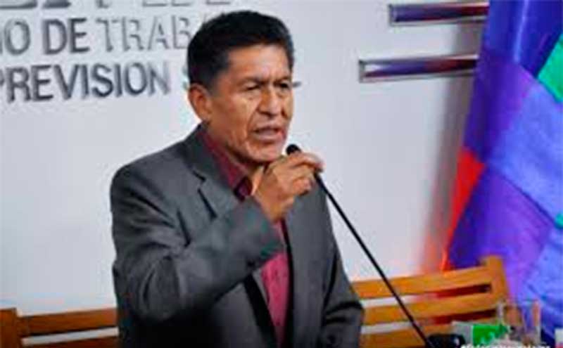 El ministro de Trabajo renuncia ante la crisis nacional