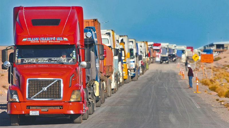 Exigen liberar a 3.500 transportistas varados en las carreteras