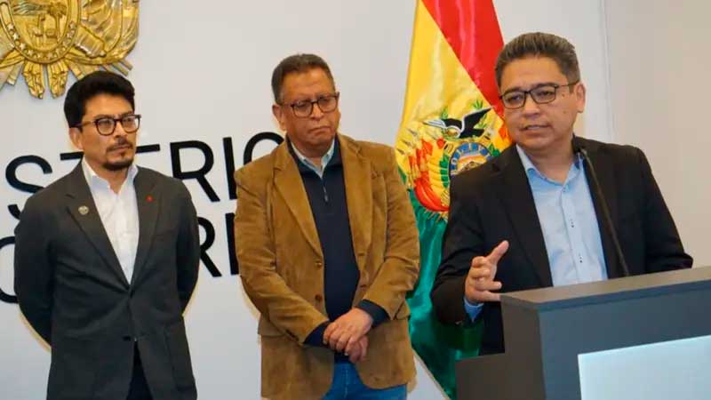 Maquinaria pesada y tropas avanzan para abrir un corredor humanitario entre LaPaz y Oruro