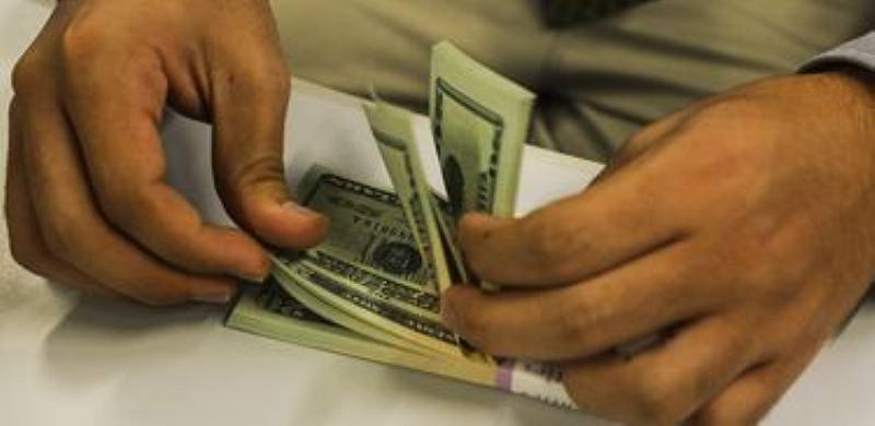 El dólar se resiste a bajar y vuelve a superar la barrera de los 9 bolivianos