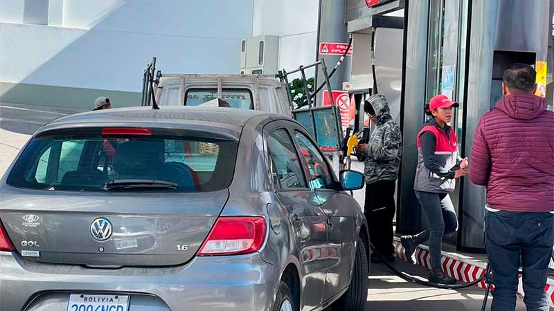 Gobierno asegura suministro de carburantes, pero arrastra deudas