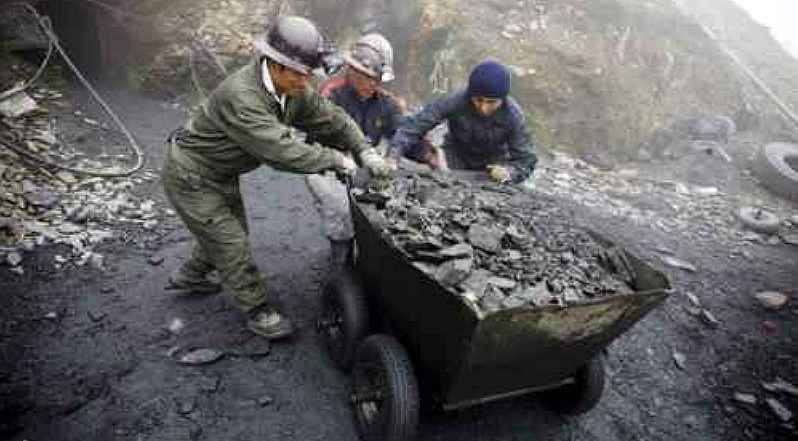 Paz plantea una potencia minera en Bolivia sin explicar cómo atraerá la inversión