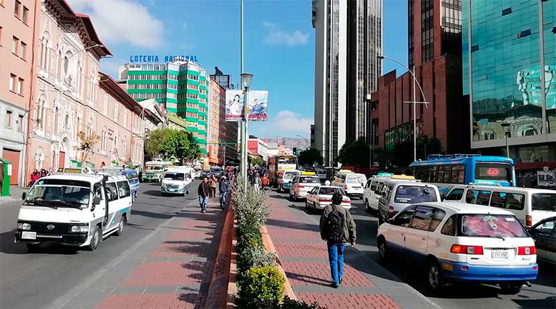 El transporte apaga el motor de la economía paceña ante la falta de combustibles