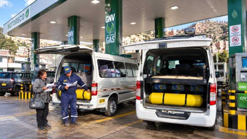 Proyectan la conversión a gas para diez mil motorizados de transporte público