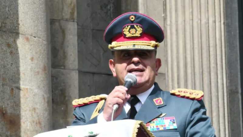 Militares y policías listos para frenar rebelión de Evo Morales