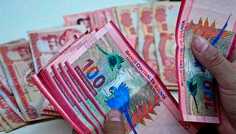 Devaluación imparable golpea la supervivencia familiar con el dólar a Bs 12,15
